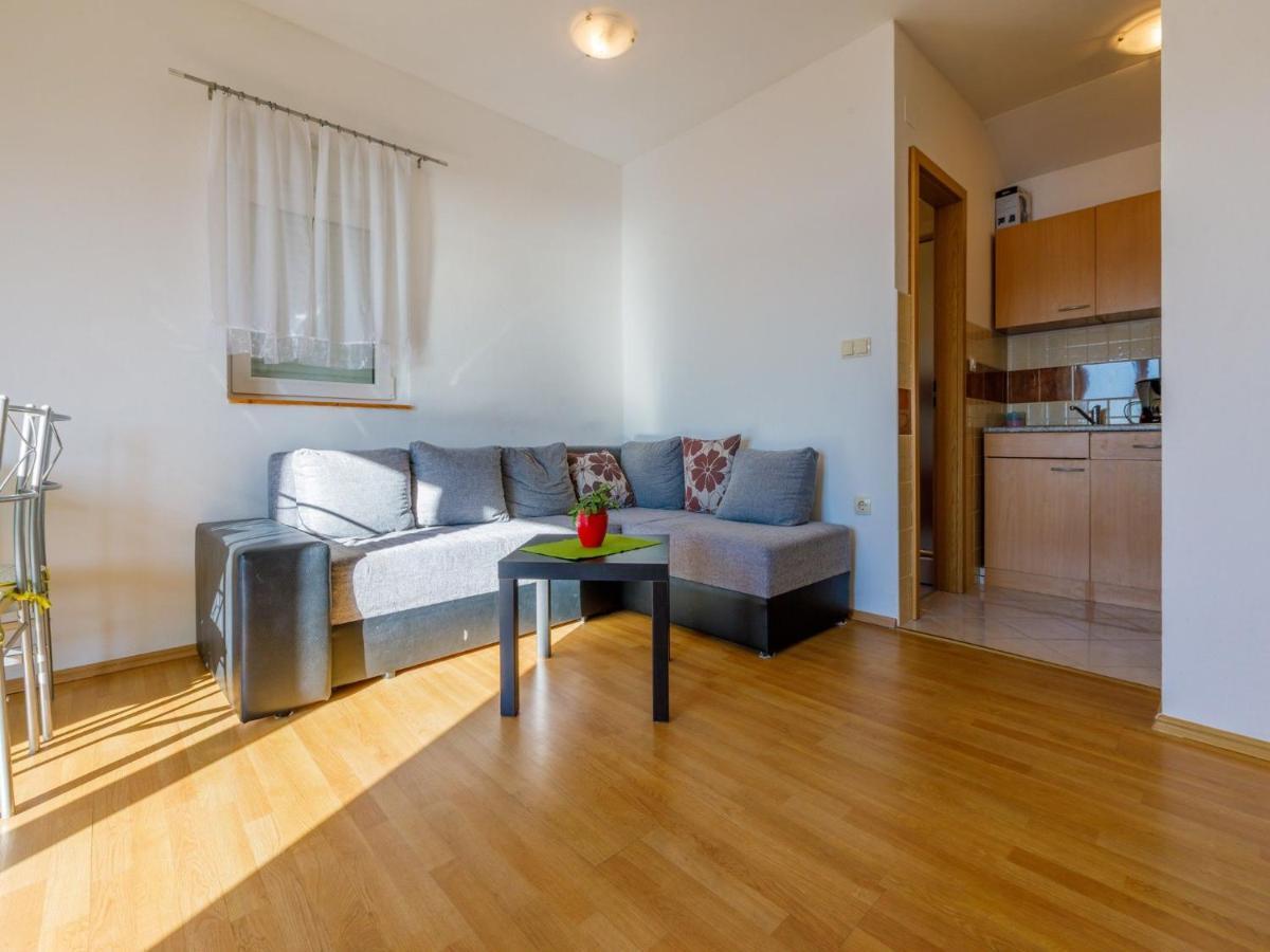 Apartments Benny Crikvenica Bagian luar foto